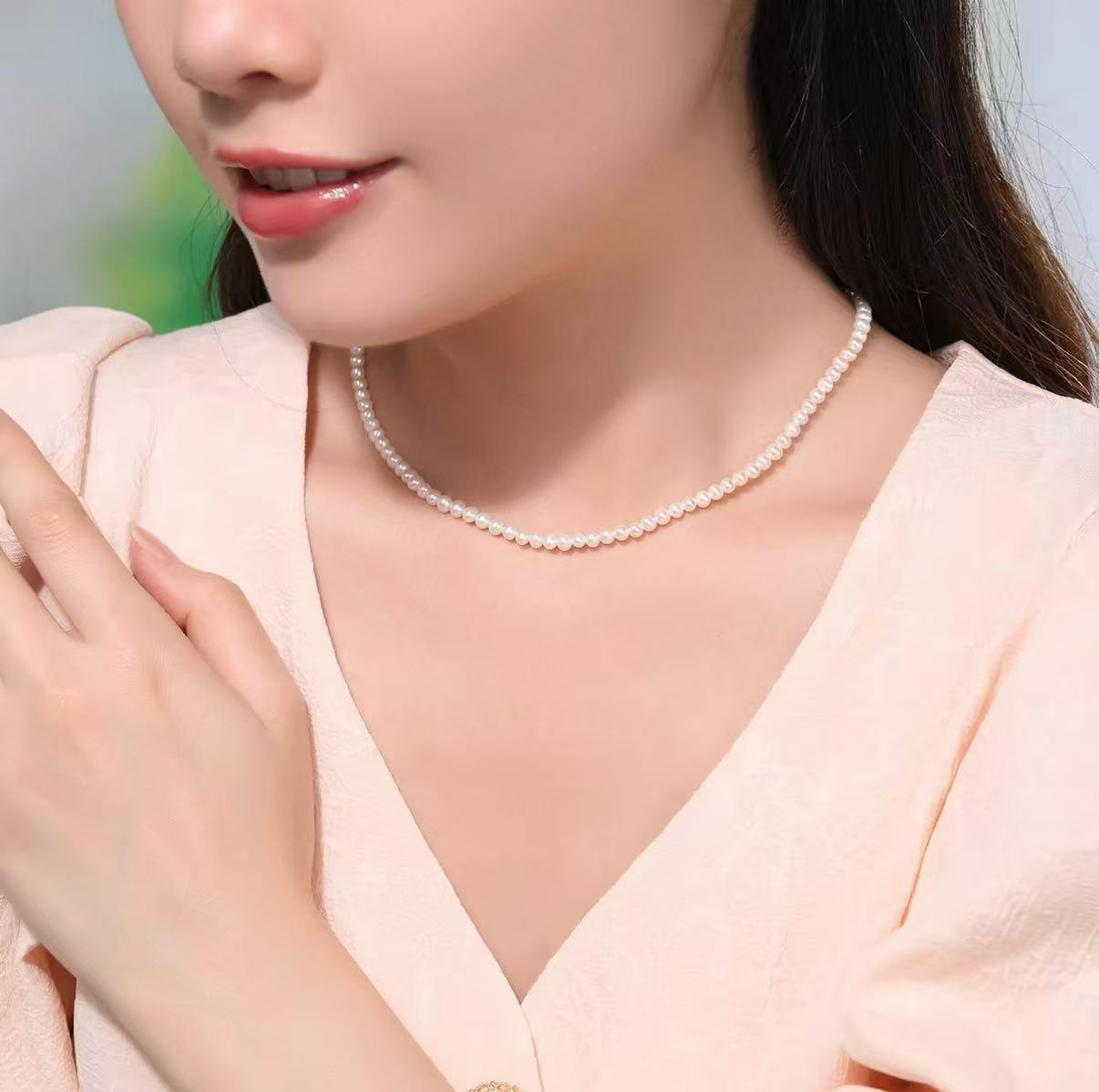 Little Pearl Necklace
